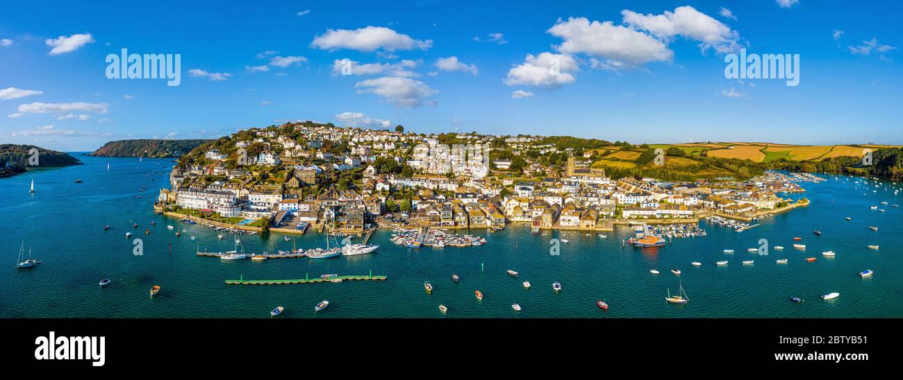 Veduta aerea di Salcombe sull'estuario di Kingsbridge, Devon, Inghilterra, Regno Unito, Europa Foto Stock