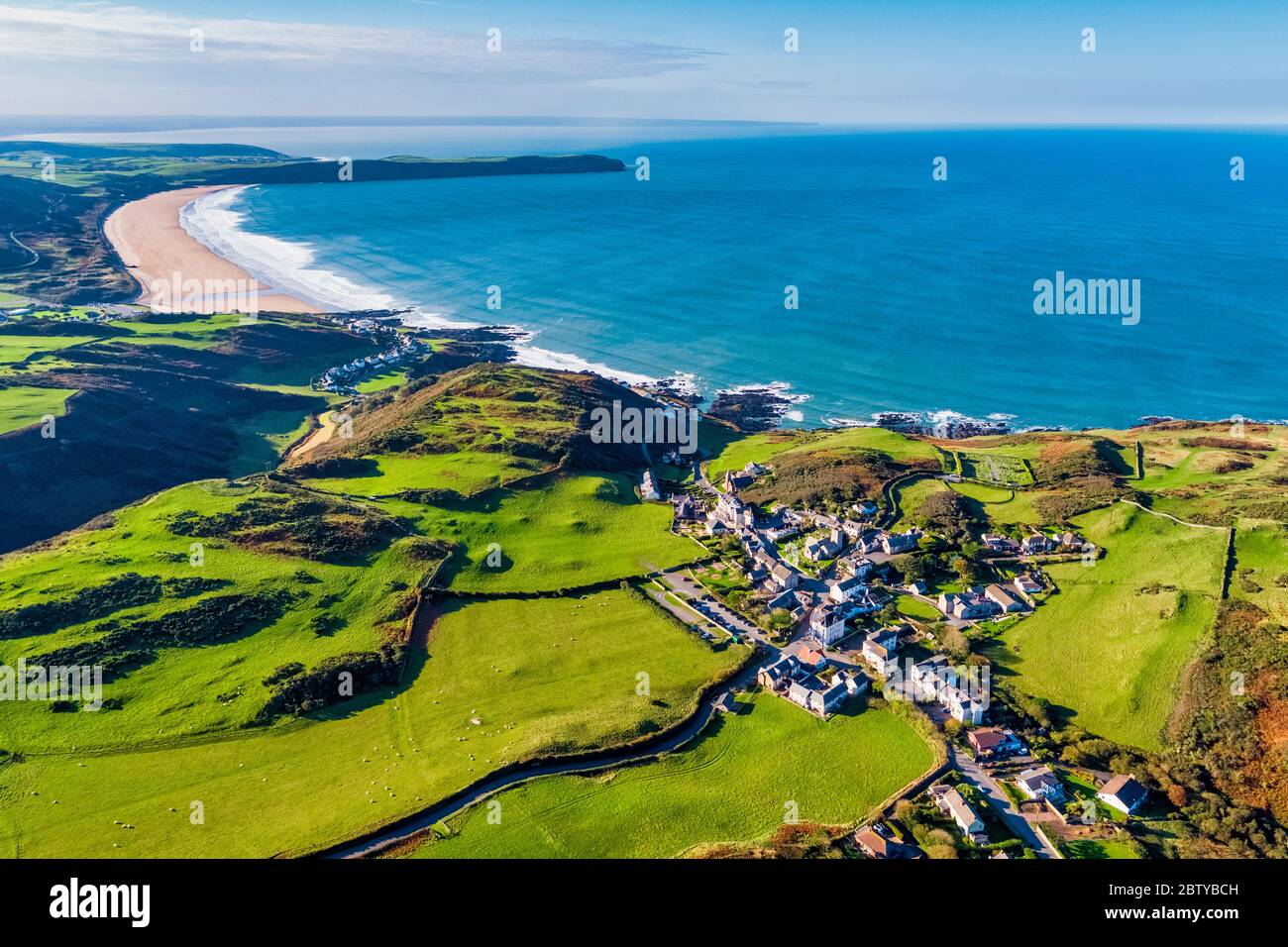 Vista aerea su Mortehoe e Woolacombe Bay, Nord Devon, Inghilterra, Regno Unito, Europa Foto Stock