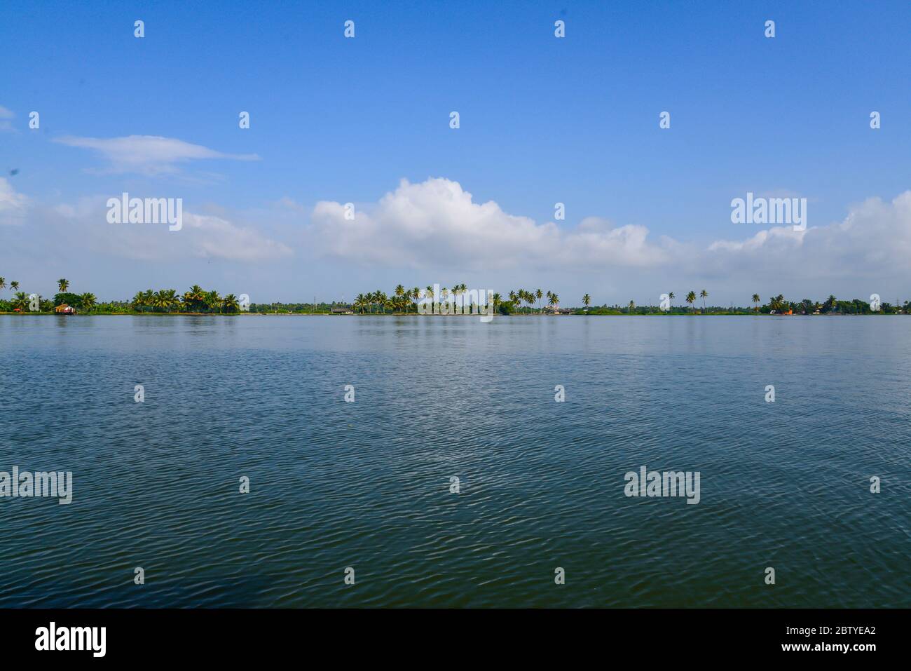 Lago di Alappuzha, lago Punnamada e barca corsa foto Foto Stock