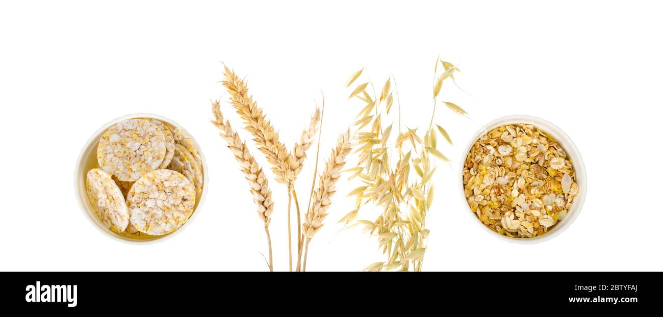 Cracker multi-cereale, concetto di alimentazione sana. Studio foto Foto Stock