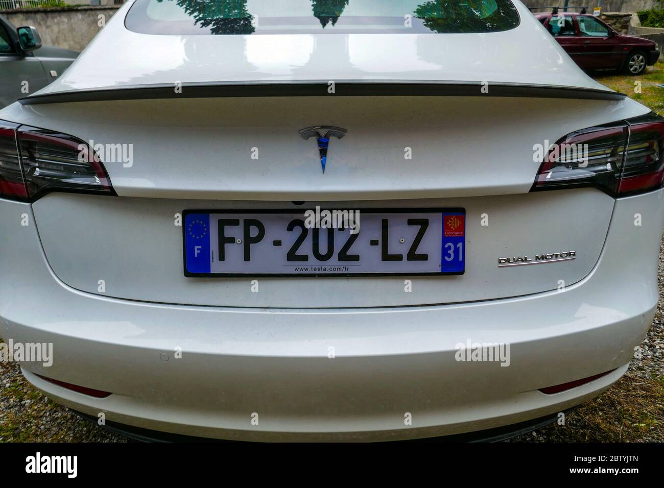 Tesla Model 3 Auto elettrica nell'Ariege, Pirenei francesi, Pirenei, Francia Foto Stock