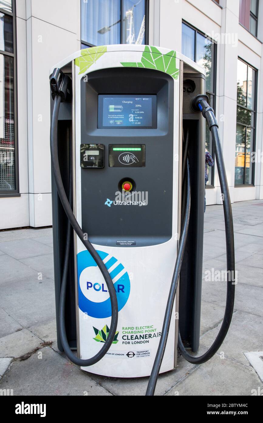 Un punto di ricarica elettrica su Blackfriars Road. Foto Stock