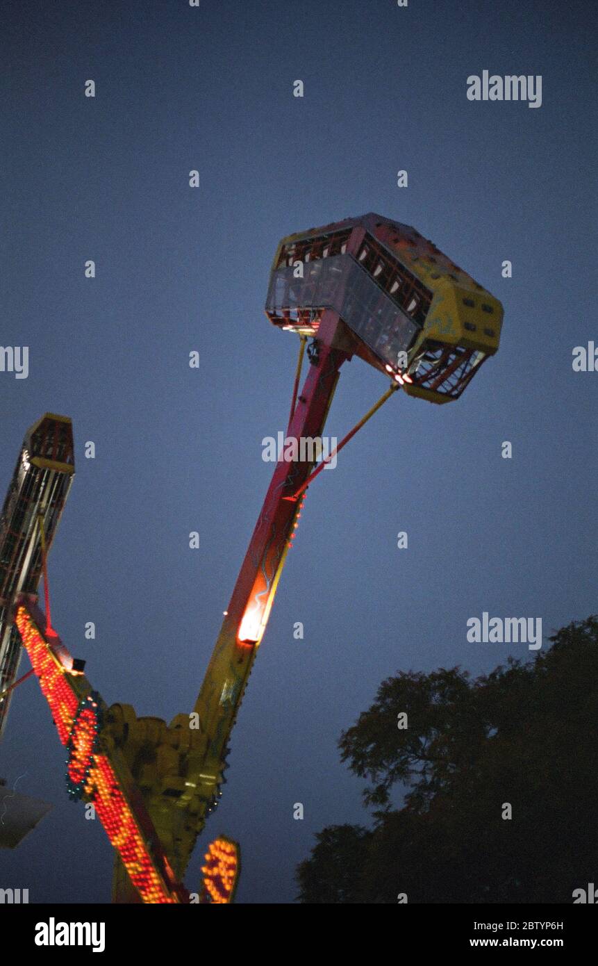 Giro di Carnevale a pendolo di notte a Chapala, Messico Foto Stock