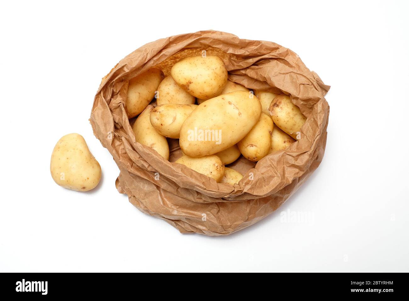 jersey patate reali in sacchetto di carta marrone su sfondo bianco Foto Stock