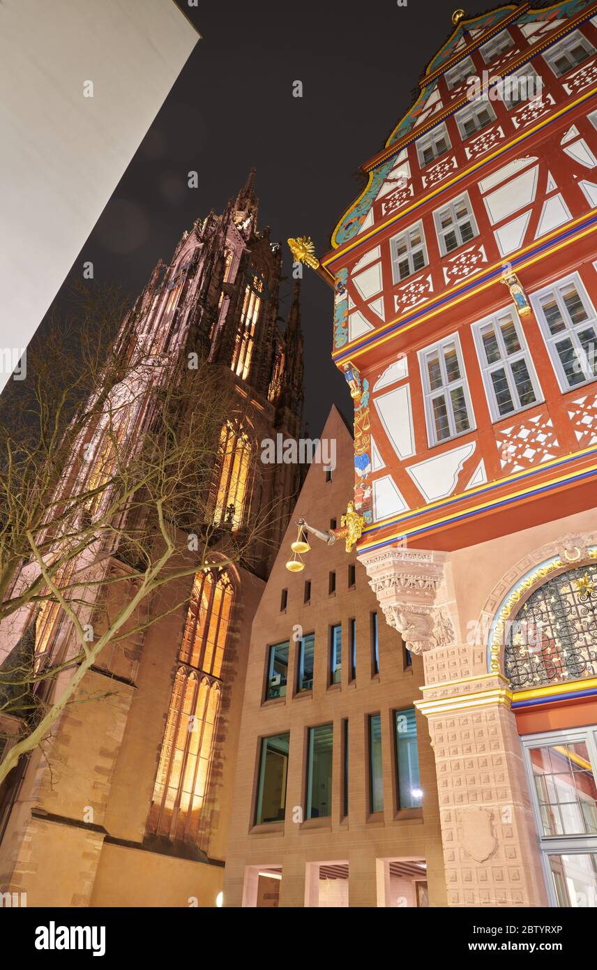 Francoforte sul meno, Germania, febbraio 15 2020: Nella nuova città vecchia di Francoforte, vista sulla favolosa casa a graticcio del periodo rinascimentale, Zur Golde Foto Stock