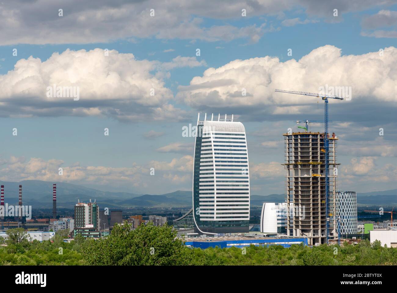 Lo sviluppo dell'edificio per uffici Sky Fort è in corso di costruzione da parte di A&A Architects vicino al Capital Fort a Sofia Bulgaria, Balcani, UA a partire dal 2020 Foto Stock