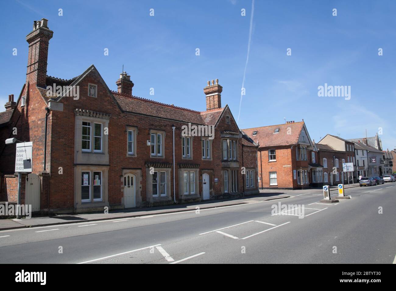 Edifici residenziali sulla High Street a Thame, Oxfordshire, Regno Unito Foto Stock