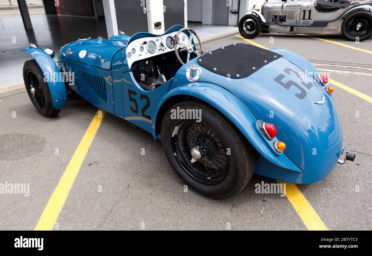 Vista posteriore di tre quarti di un 1931, Talbot 105 (G0 52), in attesa della sessione di qualificazione del Bentley Centenary Trophy per le vetture sportive pre-bellate Foto Stock
