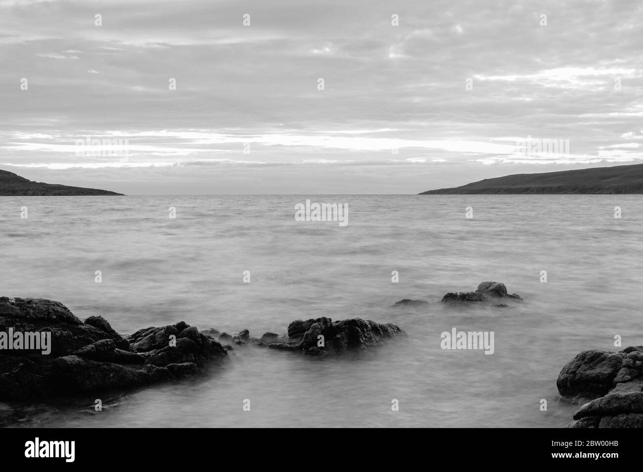 Vista a nord-ovest verso l'isola di Longa e Lewis da Big Sand, Gairloch, negli altopiani della Scozia. Foto Stock