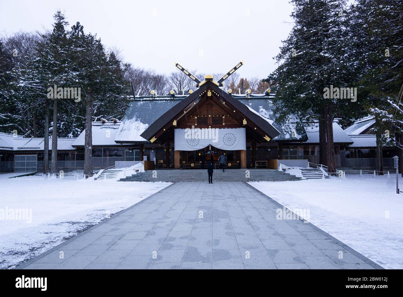 Il Santuario di Hokkaido fu costruito nel 1869, circondato da montagne su 3 lati, e' un ruolo importante nella vita dei cittadini di Hokkaido. Il santuario ricco di natura, Foto Stock