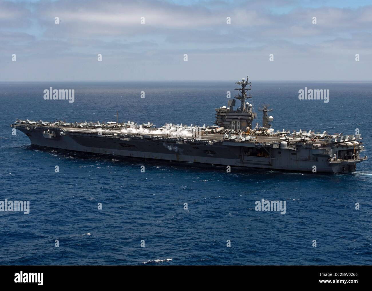 La portaerei della marina statunitense di classe Nimitz USS Nimitz durante un esercizio di addestramento composito 21 maggio 2020 nell'Oceano Pacifico. Foto Stock