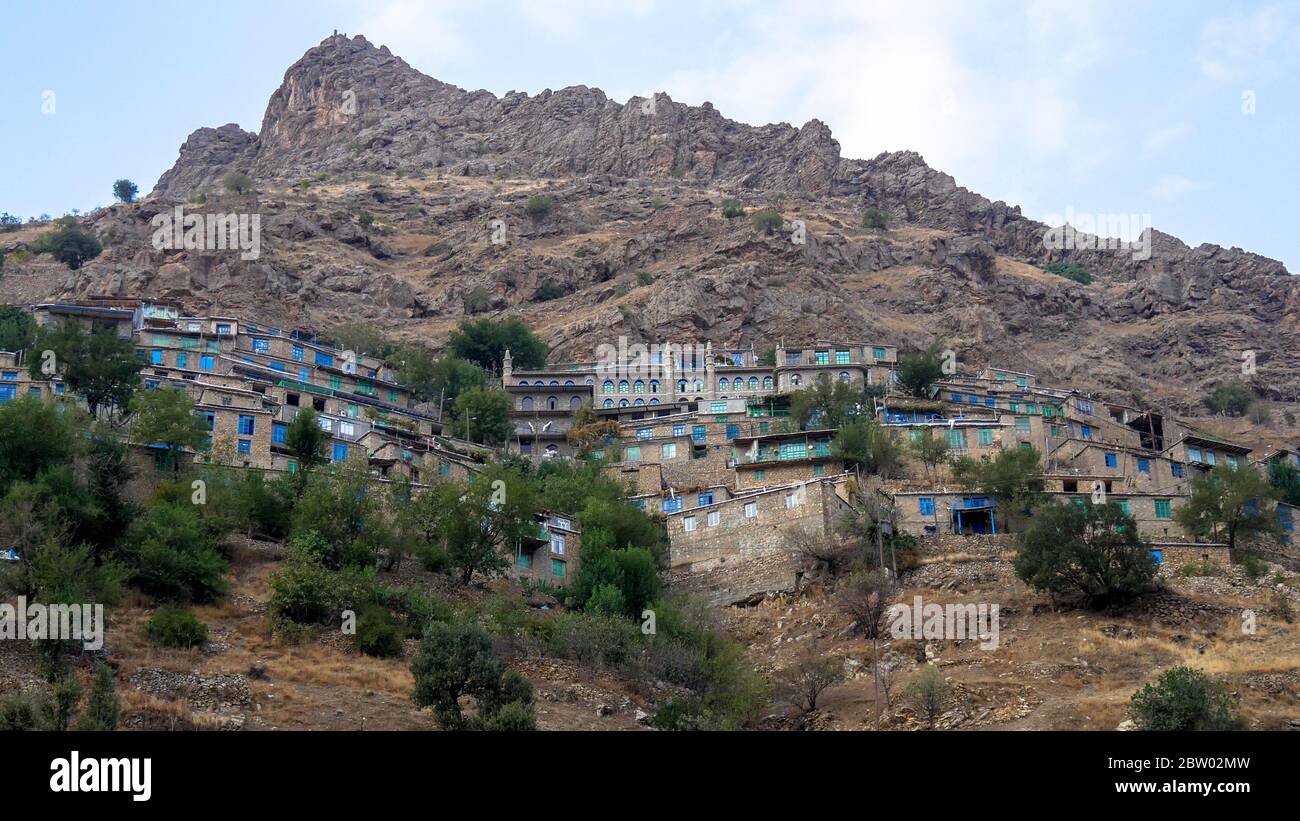 Villaggio di montagna nelle montagne di Zagros (provincia Kurdistan- Iran) Foto Stock