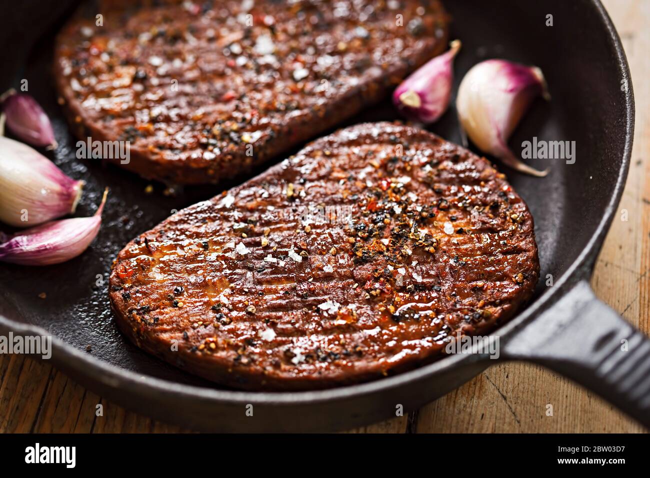 Bistecche alla griglia senza carne con aglio Foto Stock