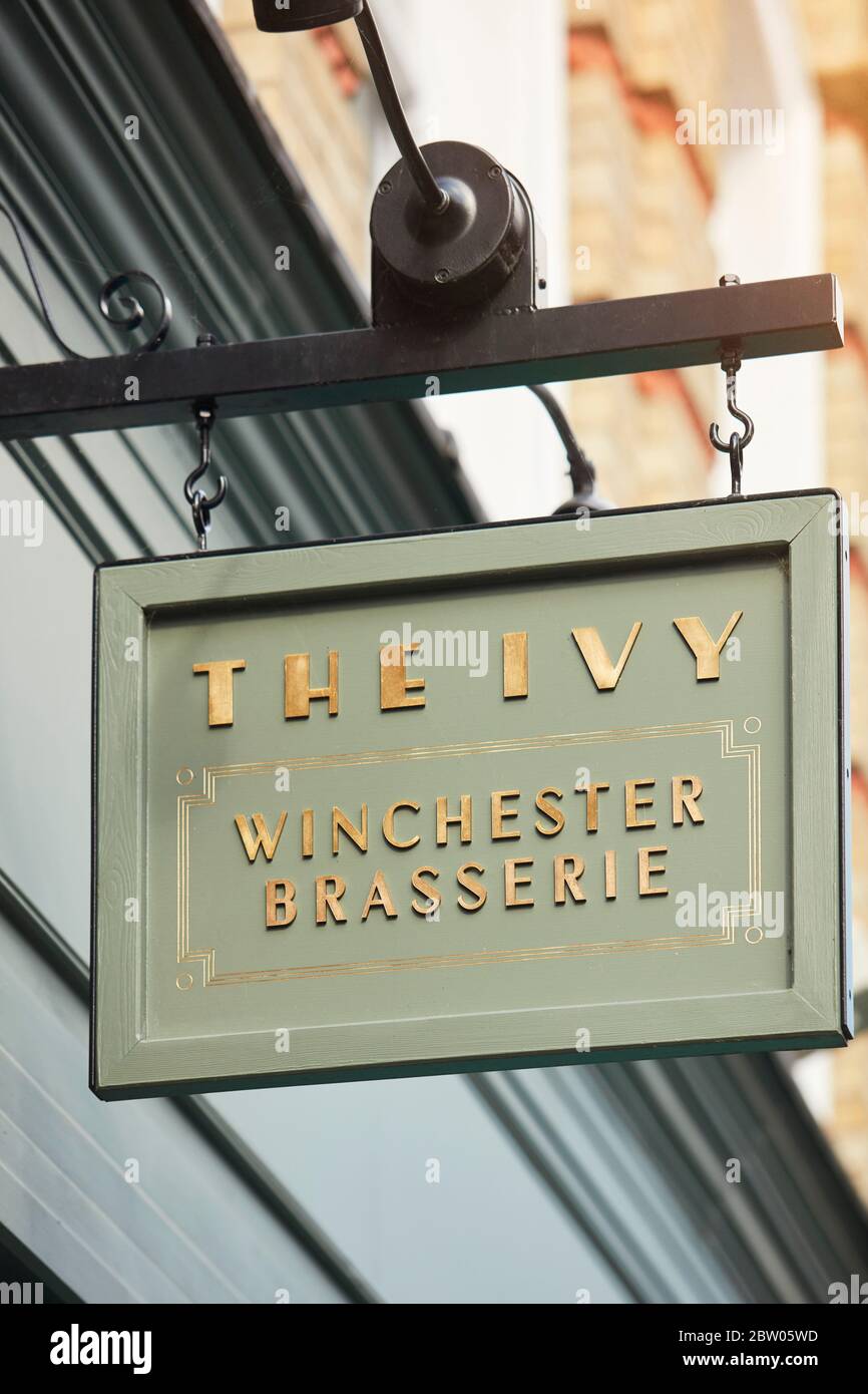 L'insegna del ristorante Ivy, Winchester, Hampshire Foto Stock