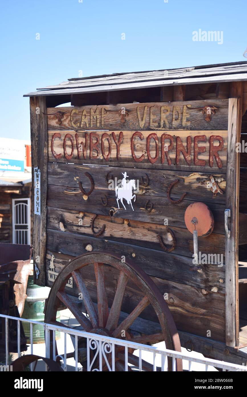 Camp Verde, Arizona. U.S.A., 28 marzo 2020. Campo d'epoca Verde Arizona. Attrezzature agricole Pioneer, oggetti da cucina e utensili da cucina del 1880. Foto Stock
