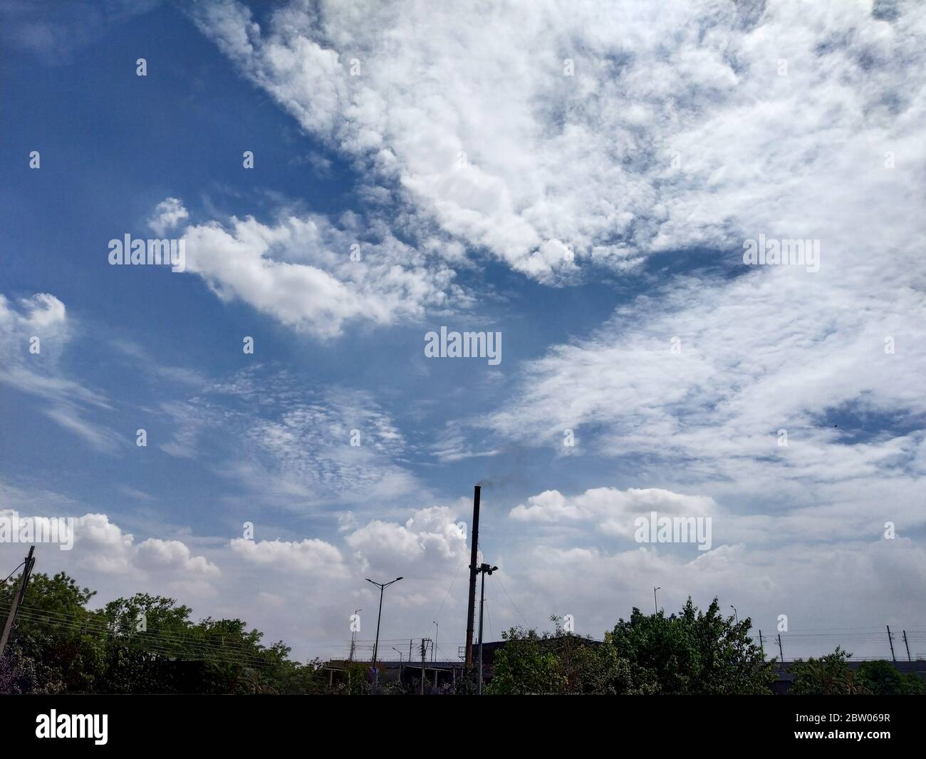 Spettacolare cielo nuvoloso naturale vista panoramica sfondo Foto Stock