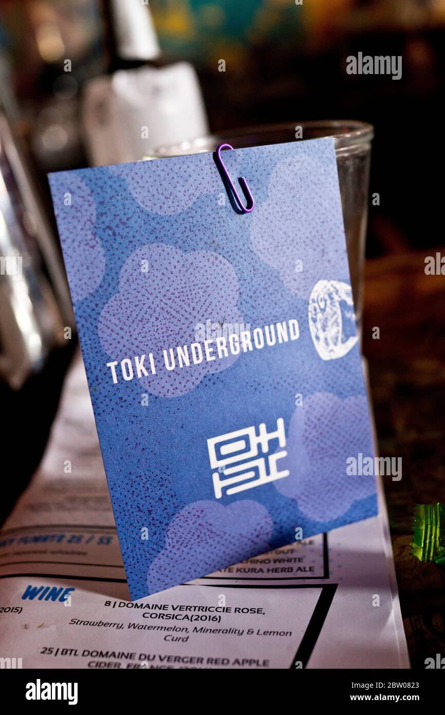 Toki Underground Ramen Restaurant, Washington, D.C. popolare ma accogliente ristorante di fusione asiatica, noto per zuppe di noodle ramen, gnocchi, sake e cocktail. Foto Stock