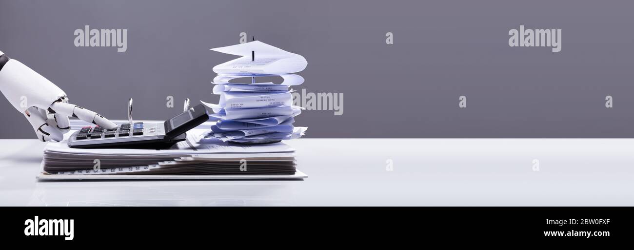 Ai Robot Finanza, contabilità e calcolatore fiscale Foto Stock
