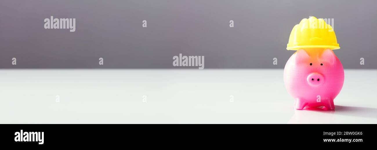 Sicurezza dei banchi di porcellini. Bilancio finanziario e bancario Foto Stock