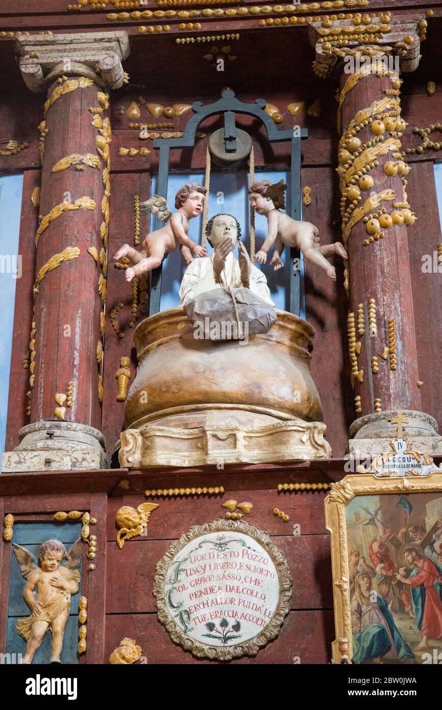 Manichino a grandezza naturale che rappresenta un episodio di pericolo scongiurato dalla divina intercessione nel Santuario di Santa Maria delle grazie di Curtatone, Provin Foto Stock