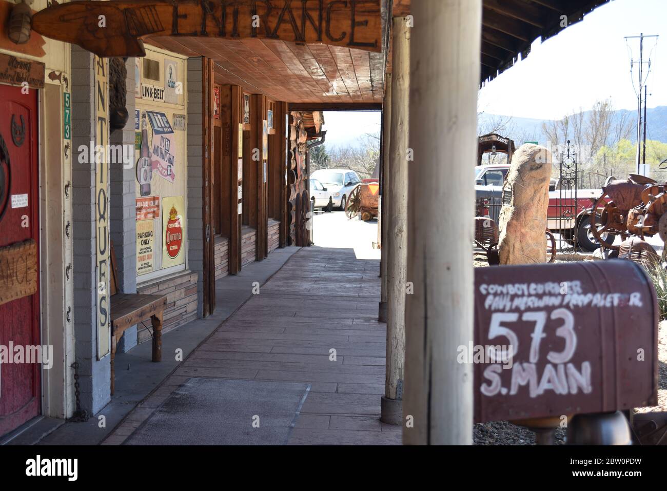 Camp Verde, Arizona. U.S.A., 28 marzo 2020. Campo d'epoca Verde Arizona. Attrezzature agricole Pioneer, oggetti da cucina e utensili da cucina del 1880. Foto Stock