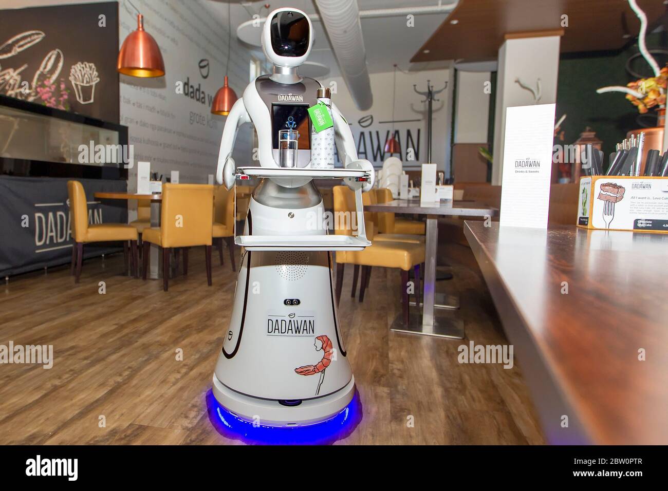 28 maggio 2020 Maastricht, Paesi Bassi in apertura il 1° giugno, il ristorante Dadawan lavorerà con robot che consegnano cibo e bevande ai clienti visti il 28 maggio 2020 a Maastricht, Paesi Bassi Foto Stock