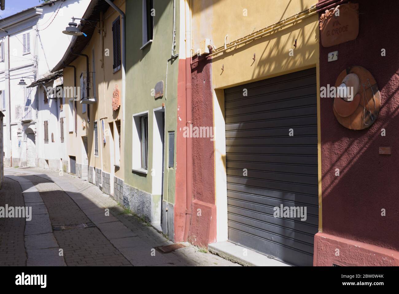 Castelnuovo Nigra, paesaggio italiano di villaggio di montagna. Foto Stock