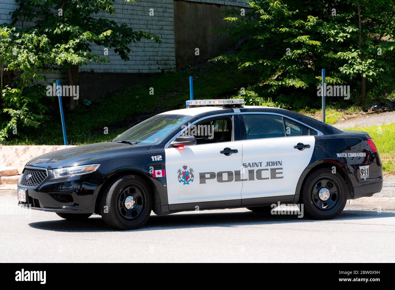 Saint John, NB, Canada - 24 luglio 2019: Un'auto della polizia blocca una strada della città. Questa auto è etichettata come appartenente al COMANDANTE DELL'OROLOGIO. La strada era bla Foto Stock