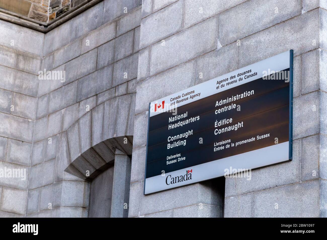 OTTAWA, ONTARIO, CANADA - 9 MAGGIO 2020: Il Connaught Building su Sussex Drive ospita la sede nazionale della Canada Revenue Agency (CRA). Foto Stock