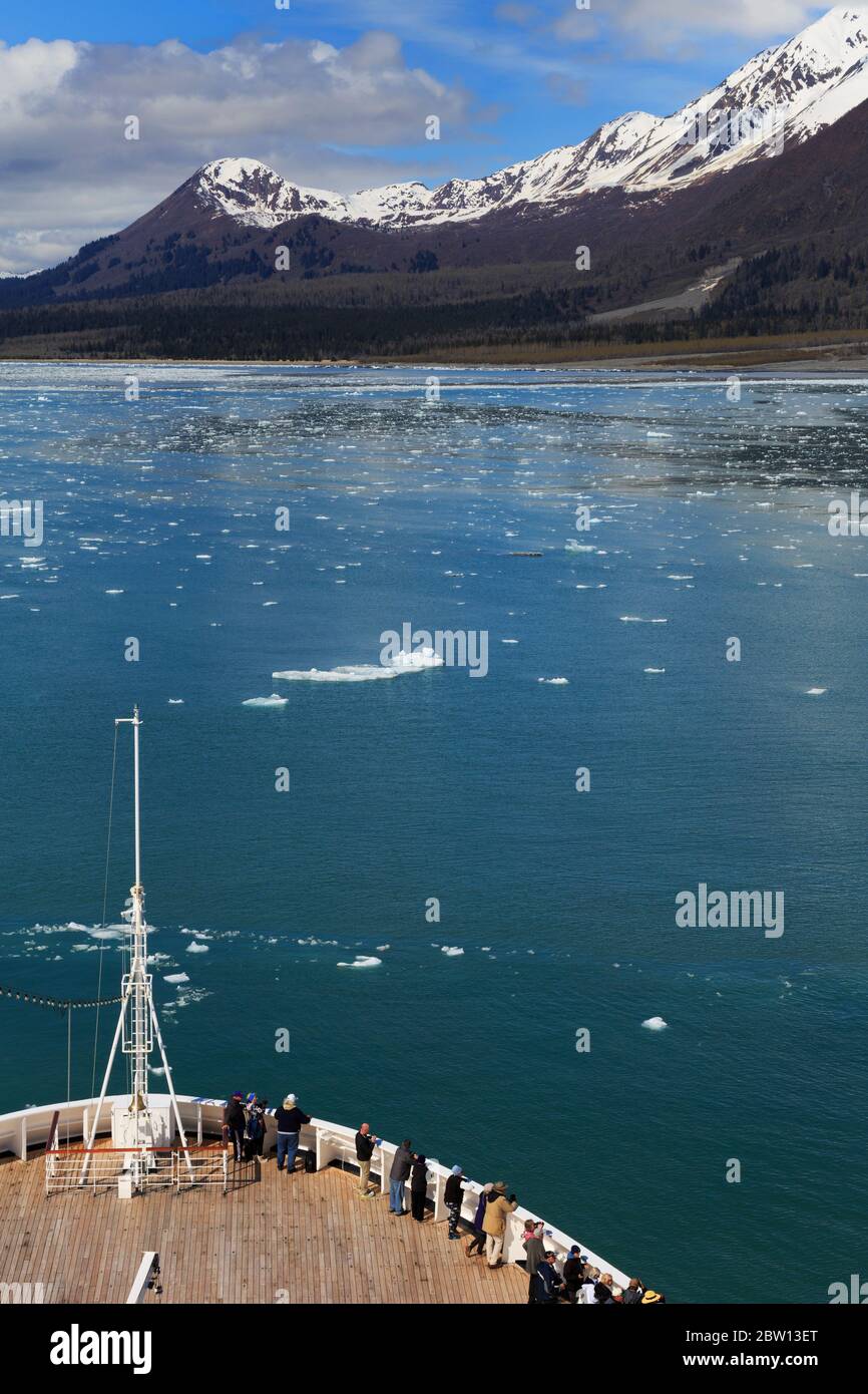 La nave di crociera, ghiacciaio Hubbard, disillusione Bay, Alaska, STATI UNITI D'AMERICA Foto Stock