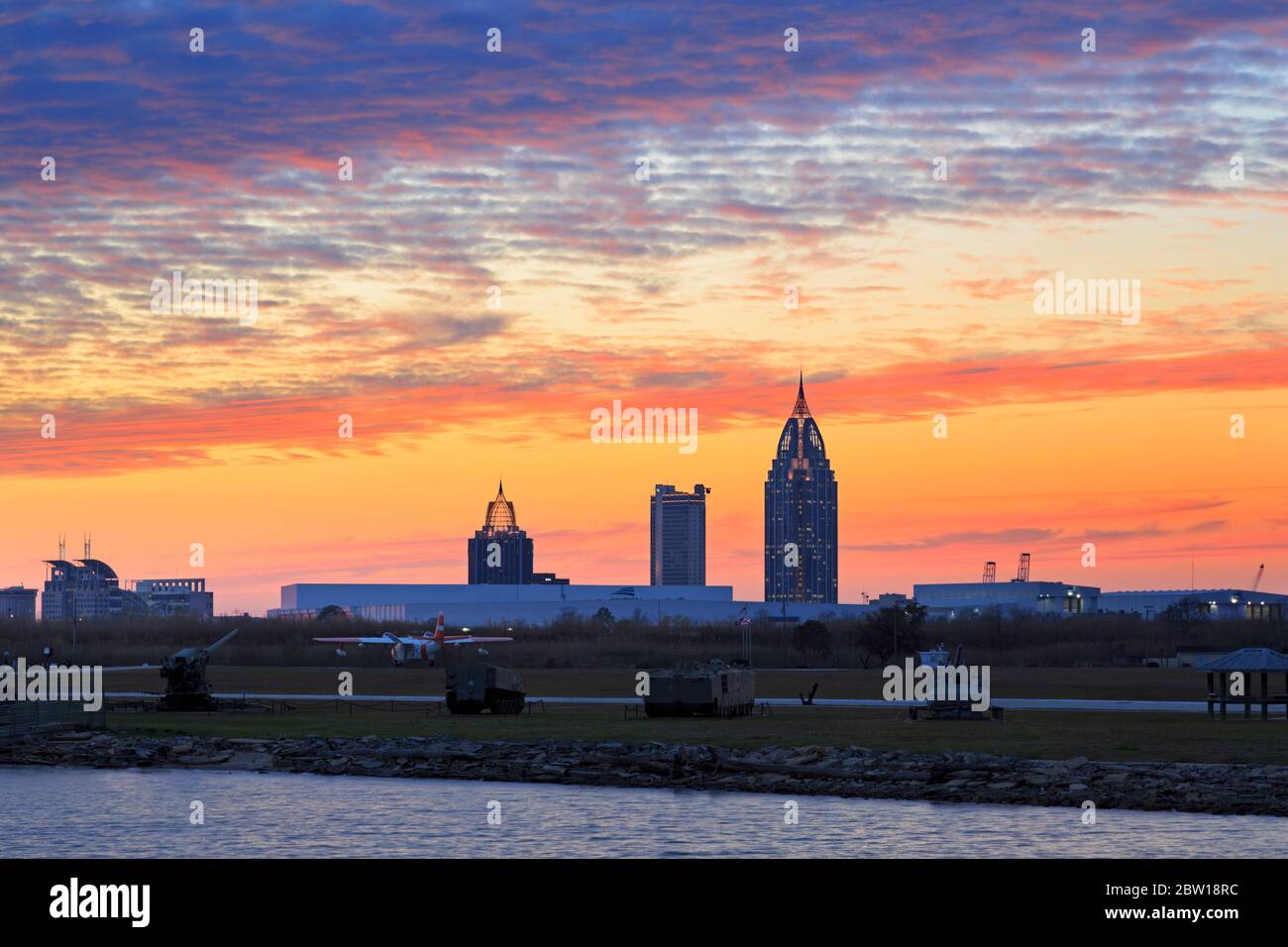 Skyline dalla nave da guerra Memorial Park, Mobile, Alabama, USA Foto Stock