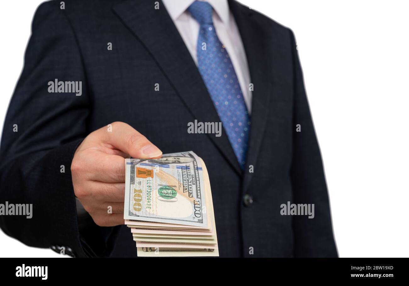 Un uomo d’affari che tiene in mano dollari americani. Foto Stock