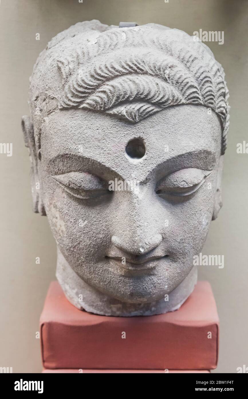 Statua della testa, Museo Lahore, Lahore, Provincia del Punjab, Pakistan, Asia meridionale, Asia Foto Stock