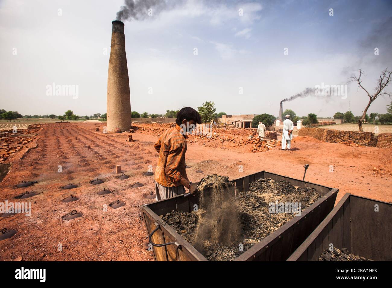 Brickyard, fabbrica di mattoni, vicino al sito archeologico di Harappa, distretto di Sahiwal, provincia di Punjab, Pakistan, Asia meridionale, Asia Foto Stock