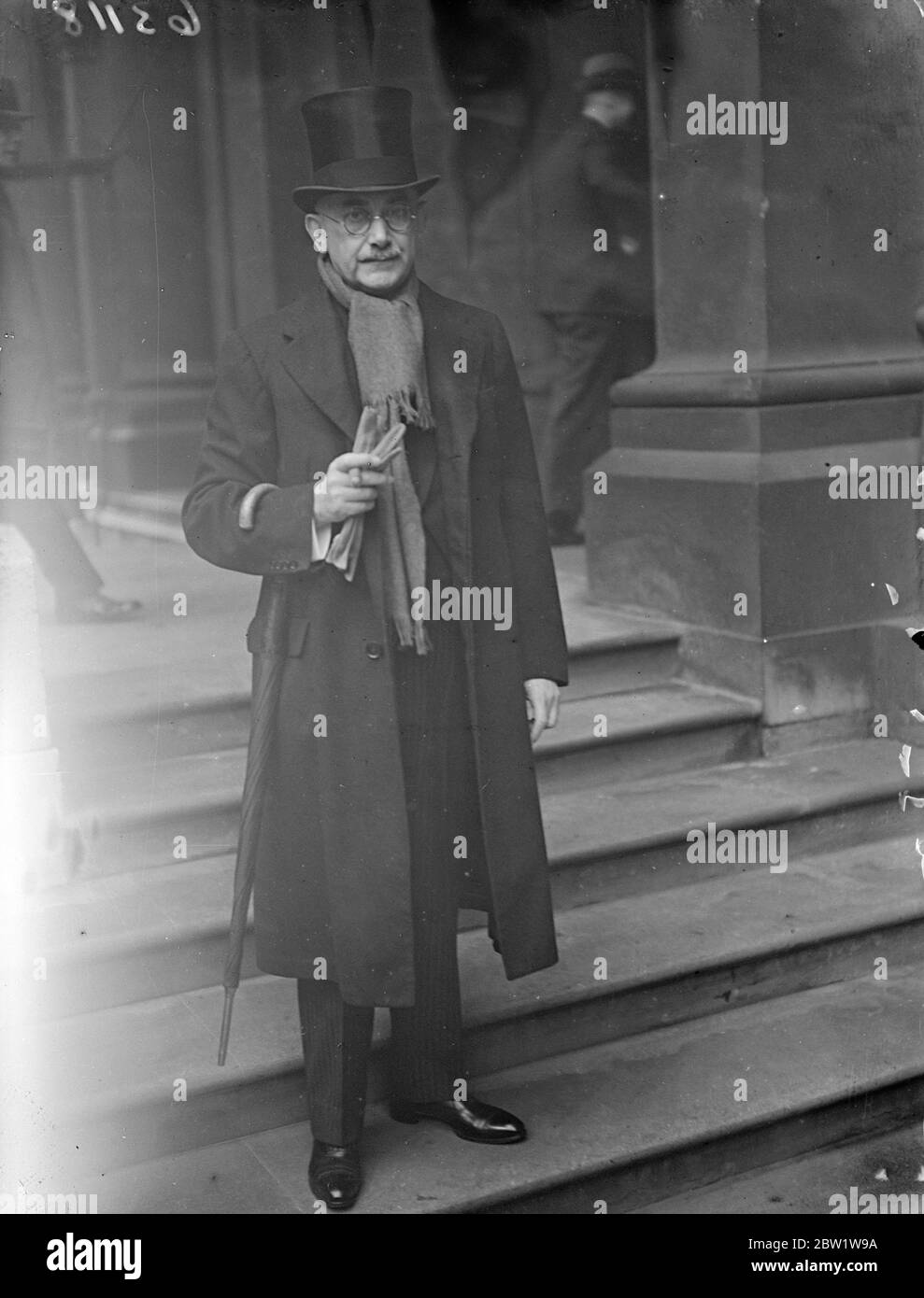 Delegati giamaicani alla Conferenza Internazionale dello zucchero di Londra . . Ventidue paesi sono rappresentati alla Conferenza Internazionale sullo zucchero convocata dalla Lega delle Nazioni che ha aperto nella Sala di Locarno presso il Foreign Office di Londra . Scopo della conferenza è di considerare la possibilità di un accordo internazionale per disciplinare la produzione e la commercializzazione dello zucchero . Spettacoli fotografici , Herbert de Liffer , il delegato giamaicano , in arrivo al Ministero degli Affari Esteri 5 aprile 1937 Foto Stock