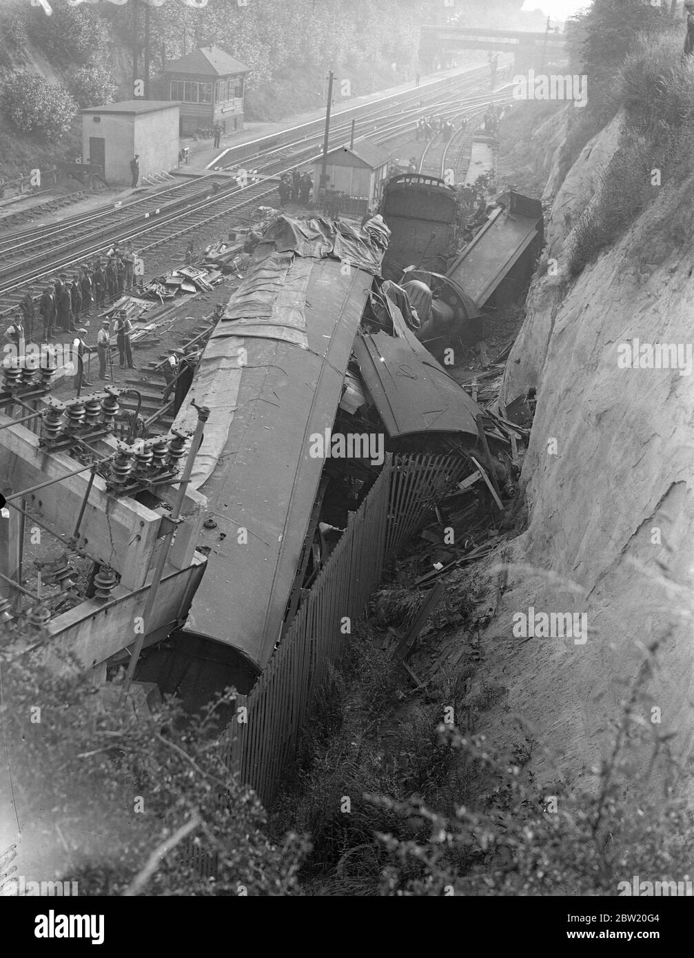 Cinque persone sono state uccise e molte ferite quando un treno della Southern Railway da Ashford, Kent si è schiantato in vicoli a Swanley Junction, i pullman del treno sono stati telescopici. 28 giugno 1937 Foto Stock