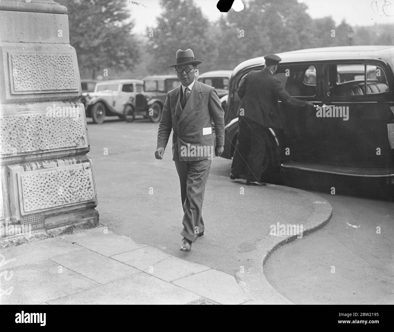 L'ambasciatore cinese, Quo Tai Chi, ha invitato il ministro degli Affari esteri Anthony Eden a visitare il suo ministro degli Affari esteri. Resta inteso che è stato discusso il tiro di Sir Hughe Knatchbull-Hugessen, ambasciatore britannico in Cina, da parte di aerei giapponesi. 27 agosto 1937 Foto Stock