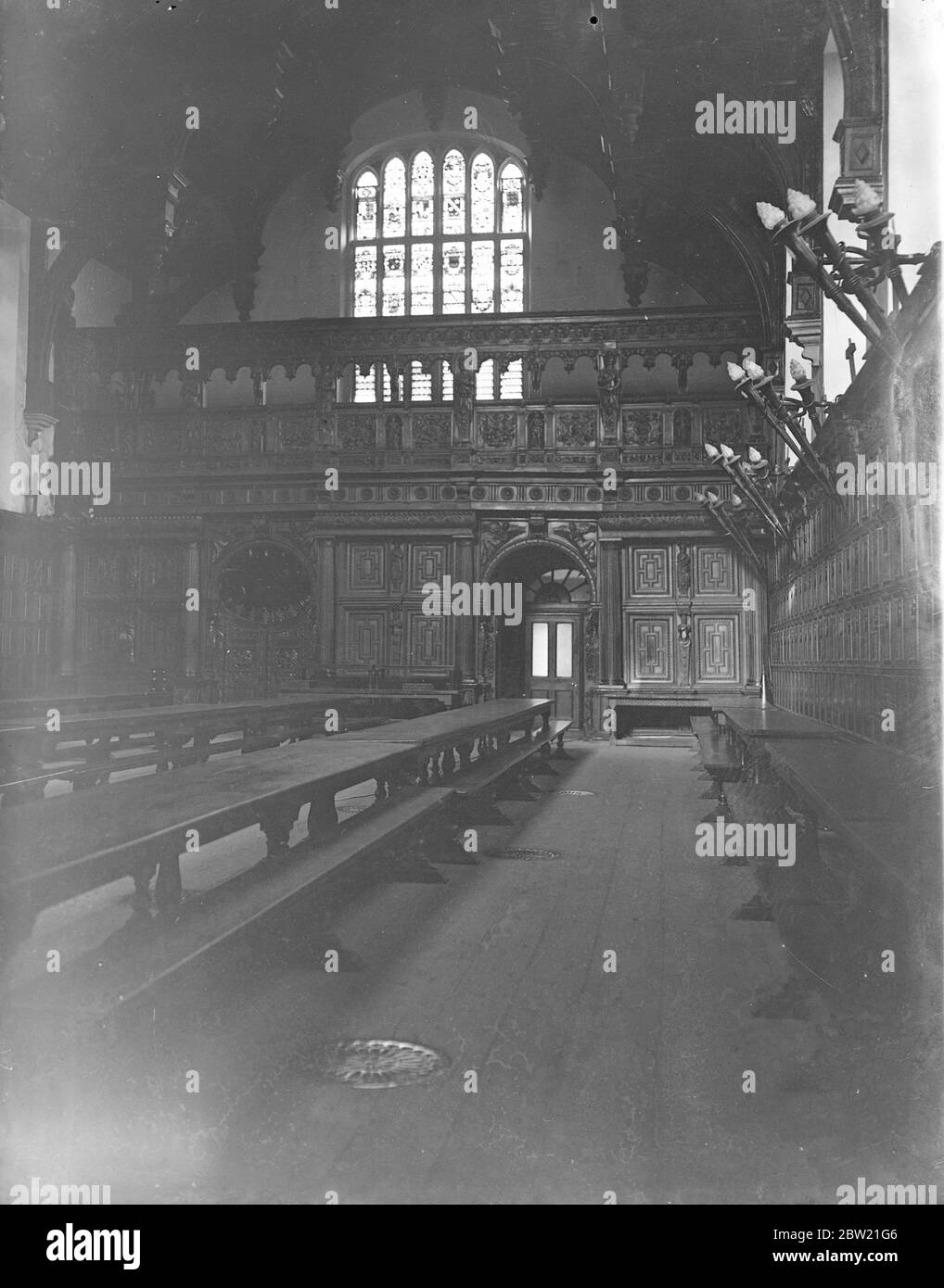 La Middle Temple Hall di Londra dove G.B. Harrison [George Baghawe Harrison] registrava per la Columbia Broadcasting System CBS. Agosto 1937 [?] Foto Stock