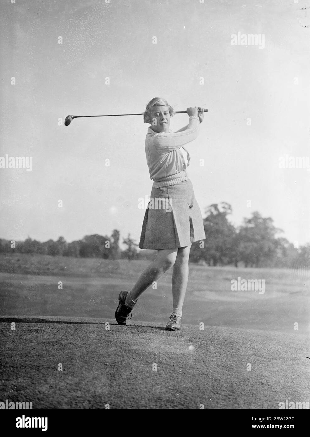 Joyce Dickenson. 44 concorrenti stanno partecipando al campionato di golf aperto per ragazze che ha aperto a Stoke Poges. Tutti i concorrenti di età inferiore ai 19 anni. 8 settembre 1937 Foto Stock