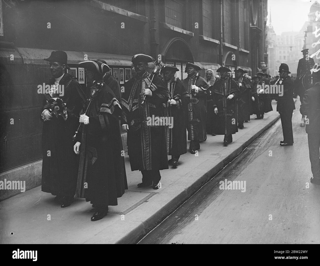 Vista della processione alla Guildhall per l'elezione del sindaco Sir Henry Twyford come nuovo sindaco di Londra la cerimonia è stata preceduta da un servizio presso la chiesa di St Lawrence Jewry. 29 settembre 1937. Foto Stock