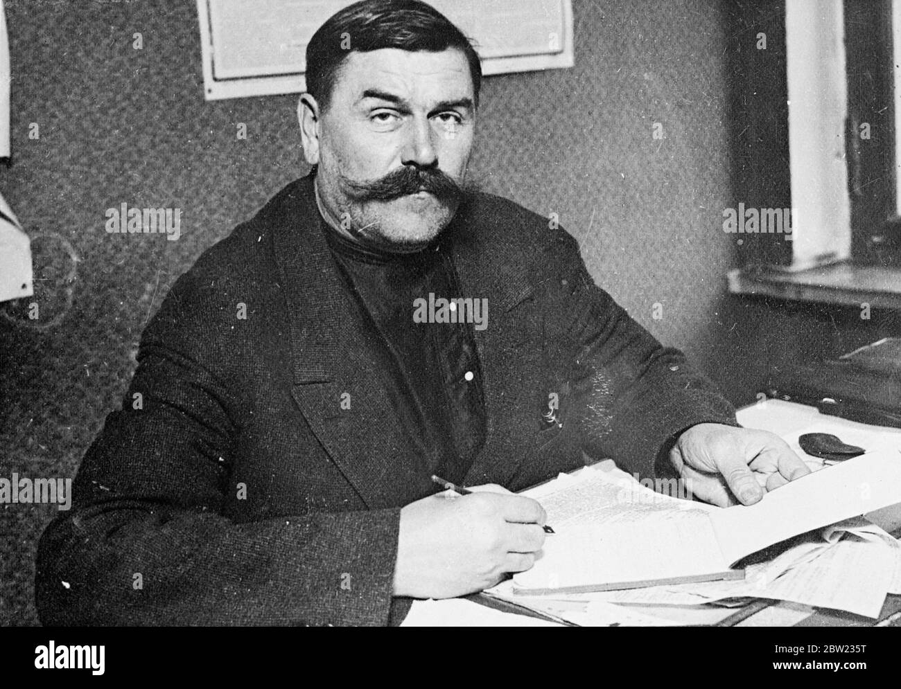 A.I. Arkhipov, presidente della repubblica Karelia, che confina con la Finlandia nella Russia settentrionale, e M Pailin, commissario di giustizia, sono stati licenziati sono accusati di incoraggiare un movimento nazionalista borghese che sosteneva una politica anti-sovietica e pro finnica. 20 settembre 1937. Foto Stock