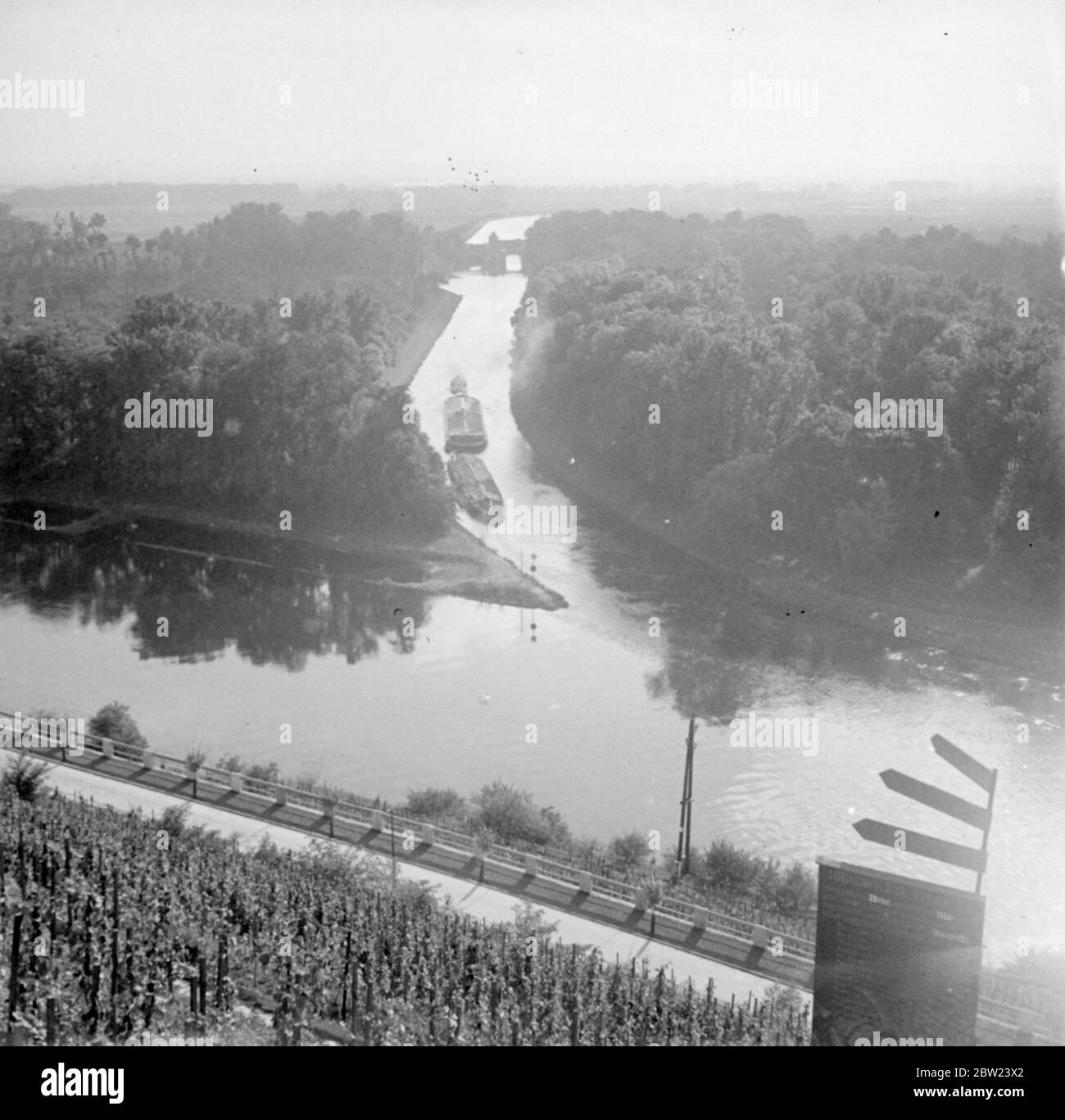 Uno dei corsi d'acqua del fiume Alba Melnic, Cecoslovacchia [nessuna data] Foto Stock