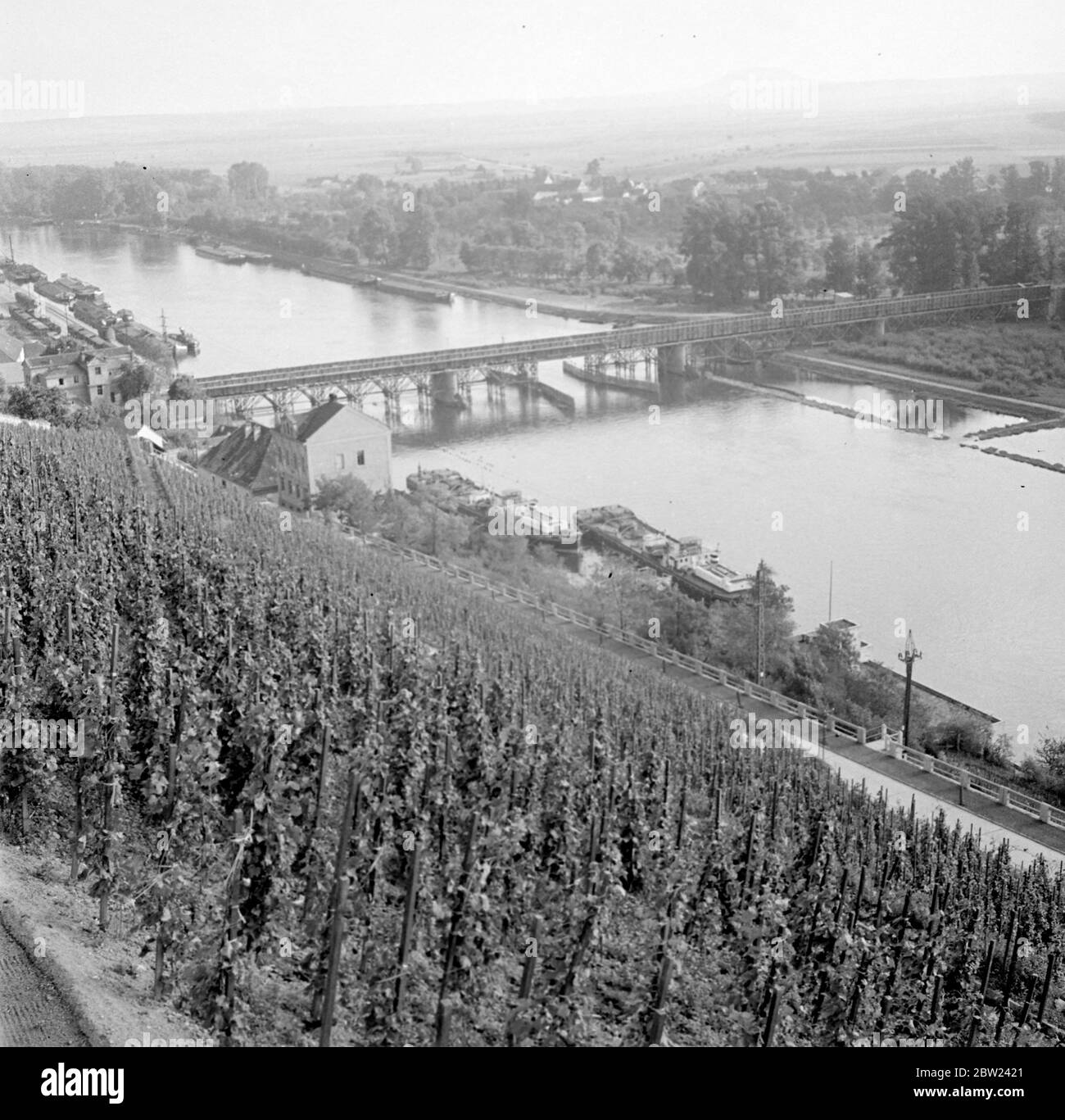 Uno dei ponti sul fiume Alba Melnic, Cecoslovacchia [nessuna data] Foto Stock
