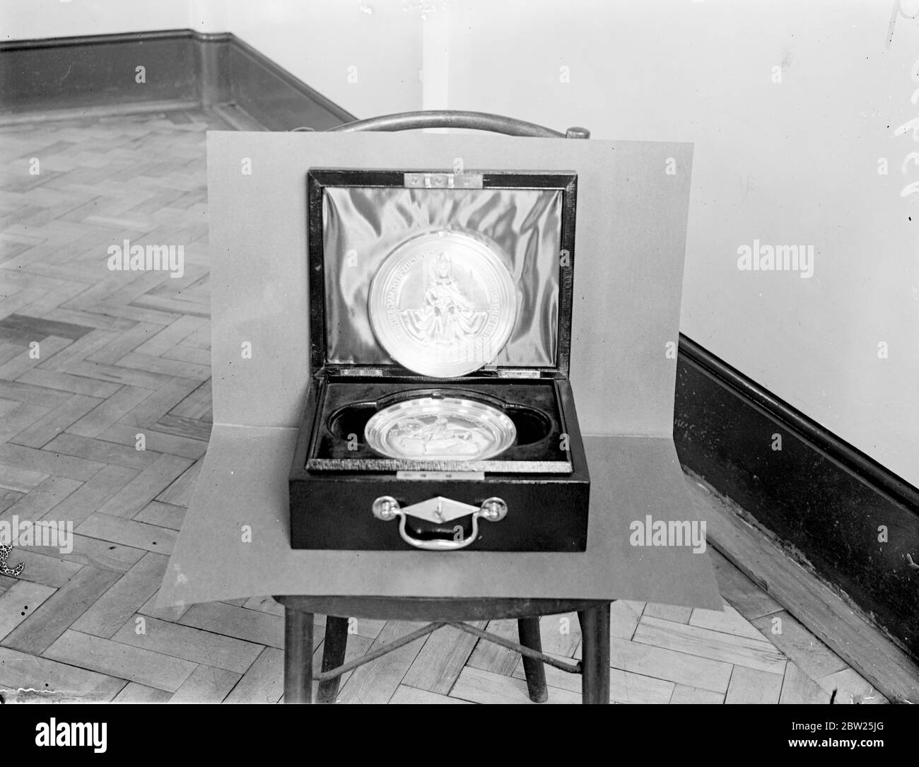 New Great Seal of England alla zecca reale. Il nuovo Grande Sigillo d'Inghilterra, da utilizzare durante il regno di Re Giorgio VI, fu in vista alla Royal Mint, Londra. 26 febbraio 26 1938 Foto Stock