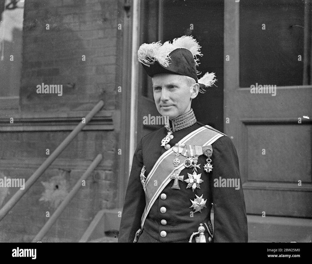 Il nuovo ministro danese presenta credenziali al re. Il conte Eduard Reventlow, il nuovo ministro danese di Londra, lasciò la Legazione danese a Pont Street per presentare le sue credenziali al King Buckingham Palace. 3 febbraio 1938 Foto Stock