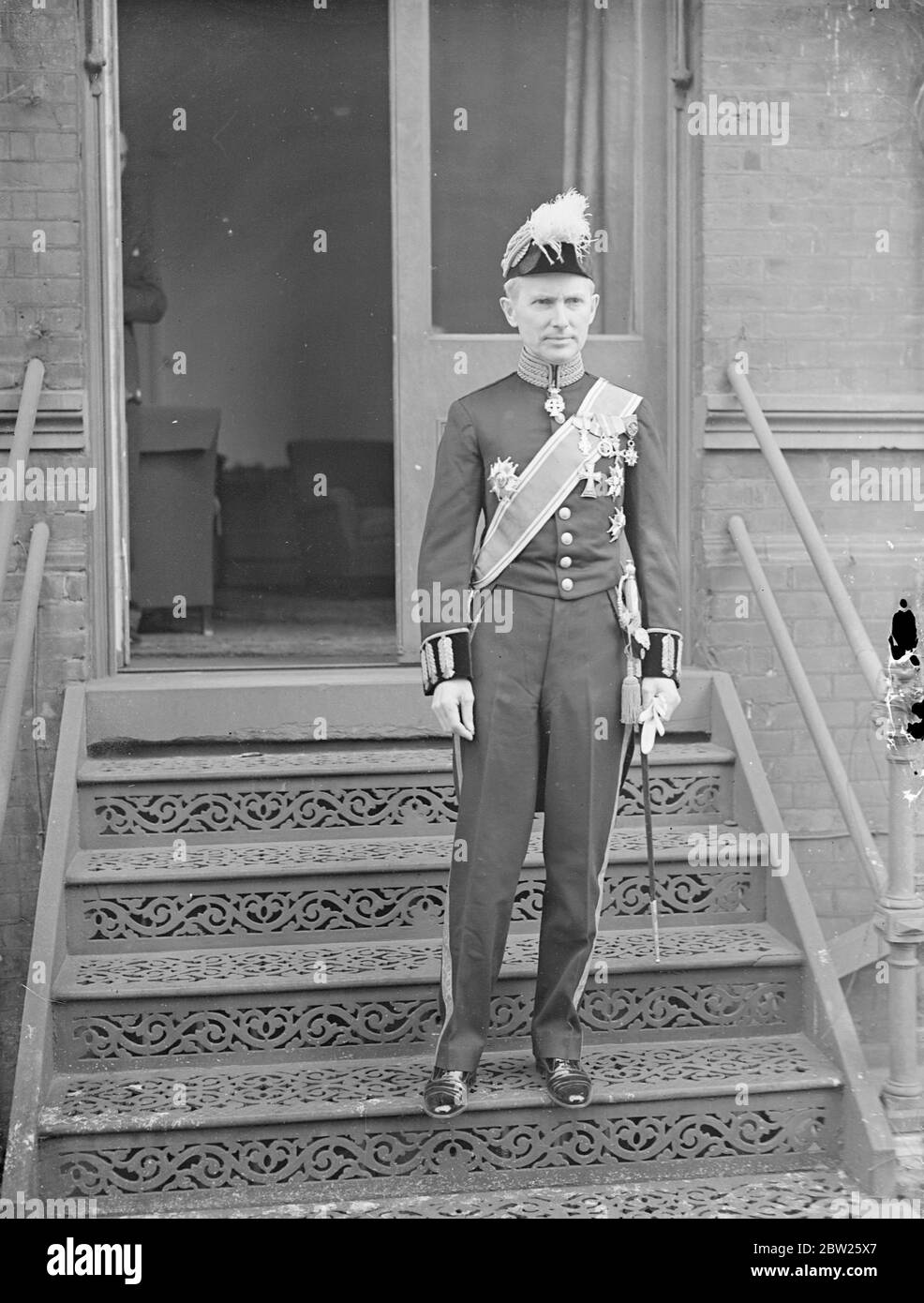Il nuovo ministro danese presenta credenziali al re. Il conte Eduard Reventlow, il nuovo ministro danese di Londra, lasciò la Legazione danese a Pont Street per presentare le sue credenziali al King Buckingham Palace. 3 febbraio 1938 Foto Stock