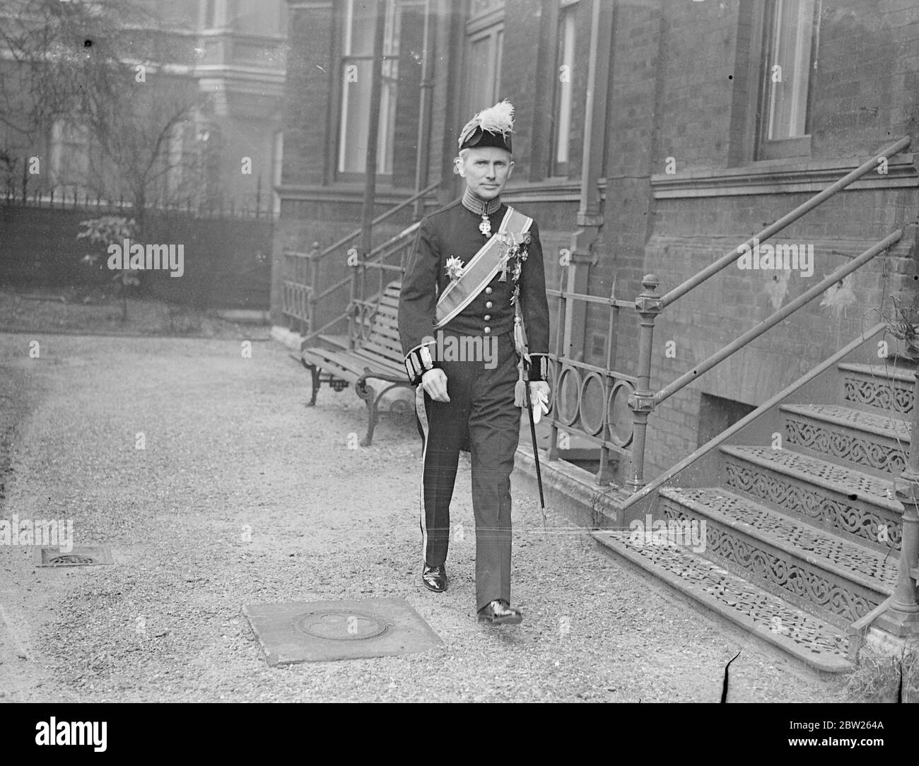 Il nuovo ministro danese presenta credenziali al re. Il conte Eduard Reventlow, il nuovo ministro danese di Londra, lasciò la Legazione danese a Pont Street per presentare le sue credenziali al King Buckingham Palace. 3 febbraio 1938 Foto Stock