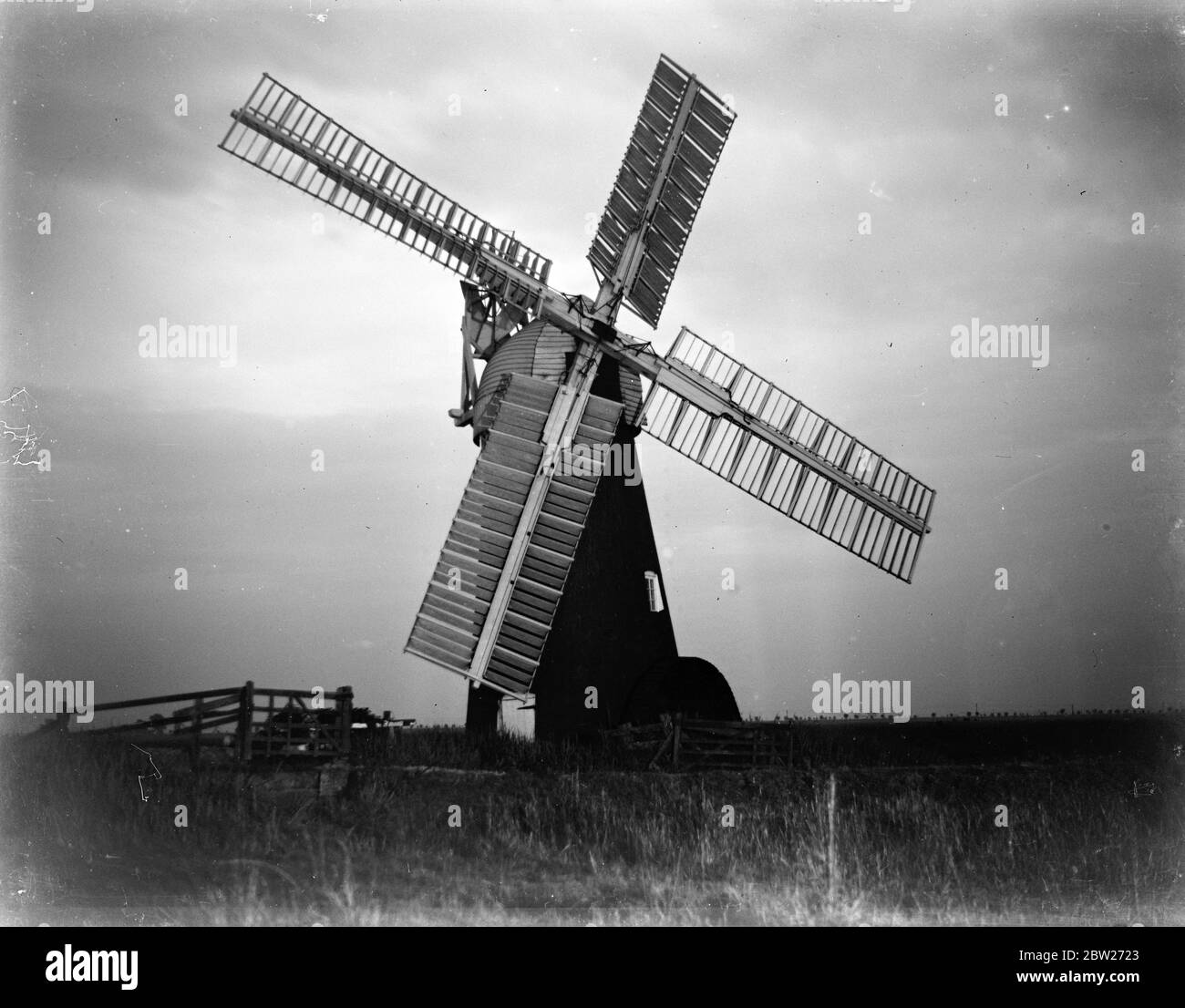 Un mulino a vento a Norfolk al crepuscolo 1933 Foto Stock