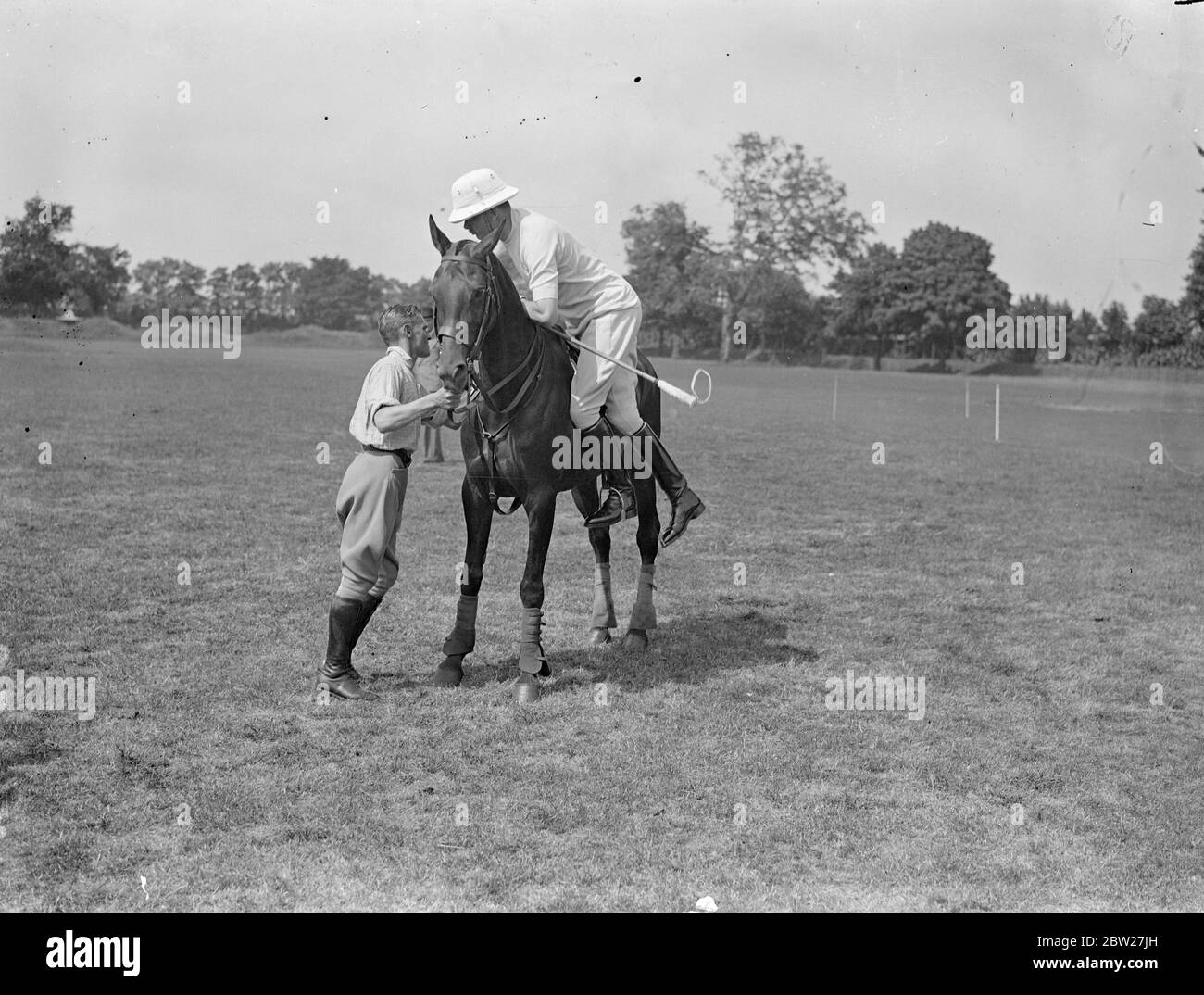 Il Duca di Gloucester della House of Lords vinse la Coppa Harrin nella loro partita di polo al ranelagh club Barnes, Londra. Luglio 1937. Foto Stock