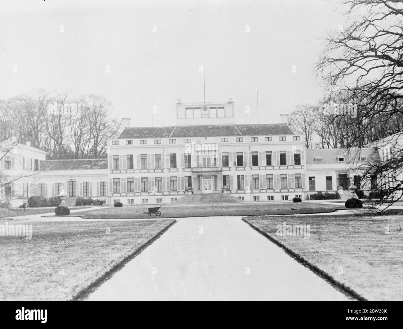 Dove nacque il bambino Royal dell'Olanda. Soestdijk Palace, Olanda, dove la principessa Juliana dei Paesi Bassi si prepara alla nascita del suo primo bambino. Soestdijk è stato il suo dono di nozze da parte del popolo olandese, che ora stanno cercando che il suo bambino sarà un ragazzo, e l'Olanda primo erede maschile al trono per molti anni. Il bambino è previsto circa la metà di questo mese, gennaio. Si prevede che il principe Bernhard, recentemente gravemente ferito in un incidente d'auto, sarà trasferito dall'ospedale di Amsterdam al palazzo. 4 gennaio 1938 Foto Stock